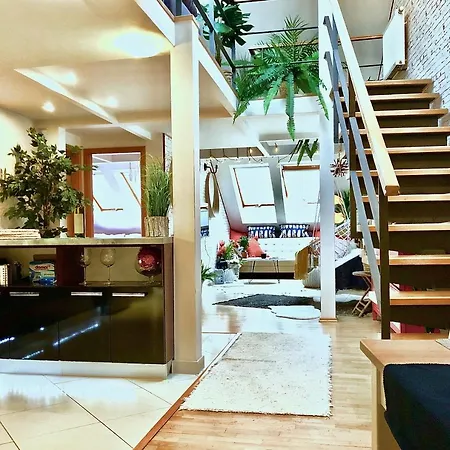 Duplex With Quite Terrace On Wenceslas Sq. شقة براغ