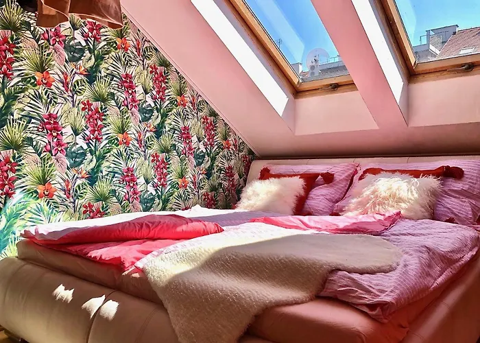 Duplex With Quite Terrace On Wenceslas Sq. شقة براغ