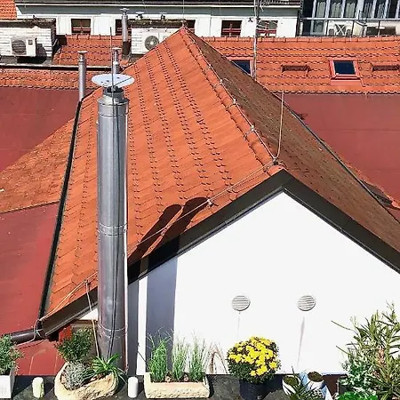 Duplex With Quite Terrace On Wenceslas Sq. Apartmán *